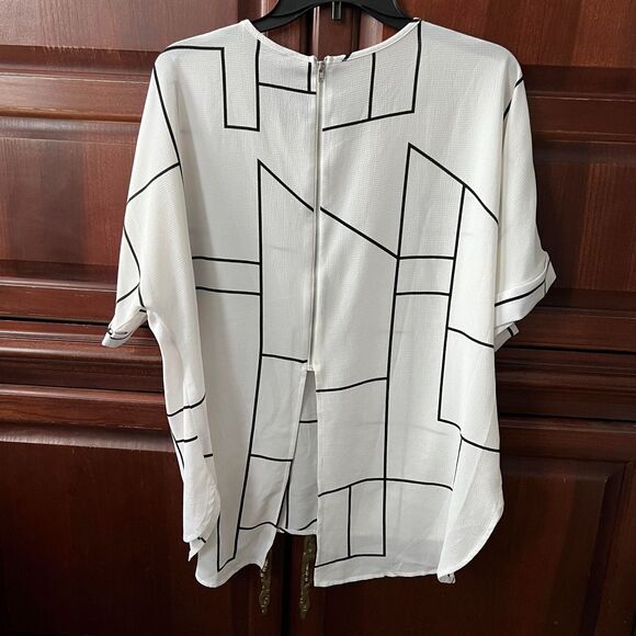 Lumière White & Black Low-High Crewneck Relaxed Graphic Tunic L NWOT - Picture 3 of 4